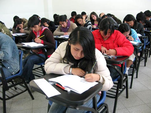 EDUCACIÓN PERUANA ESCOLAR EN EL ÚLTIMO LUGAR Y EL GOBIERNO BIEN GRACIAS