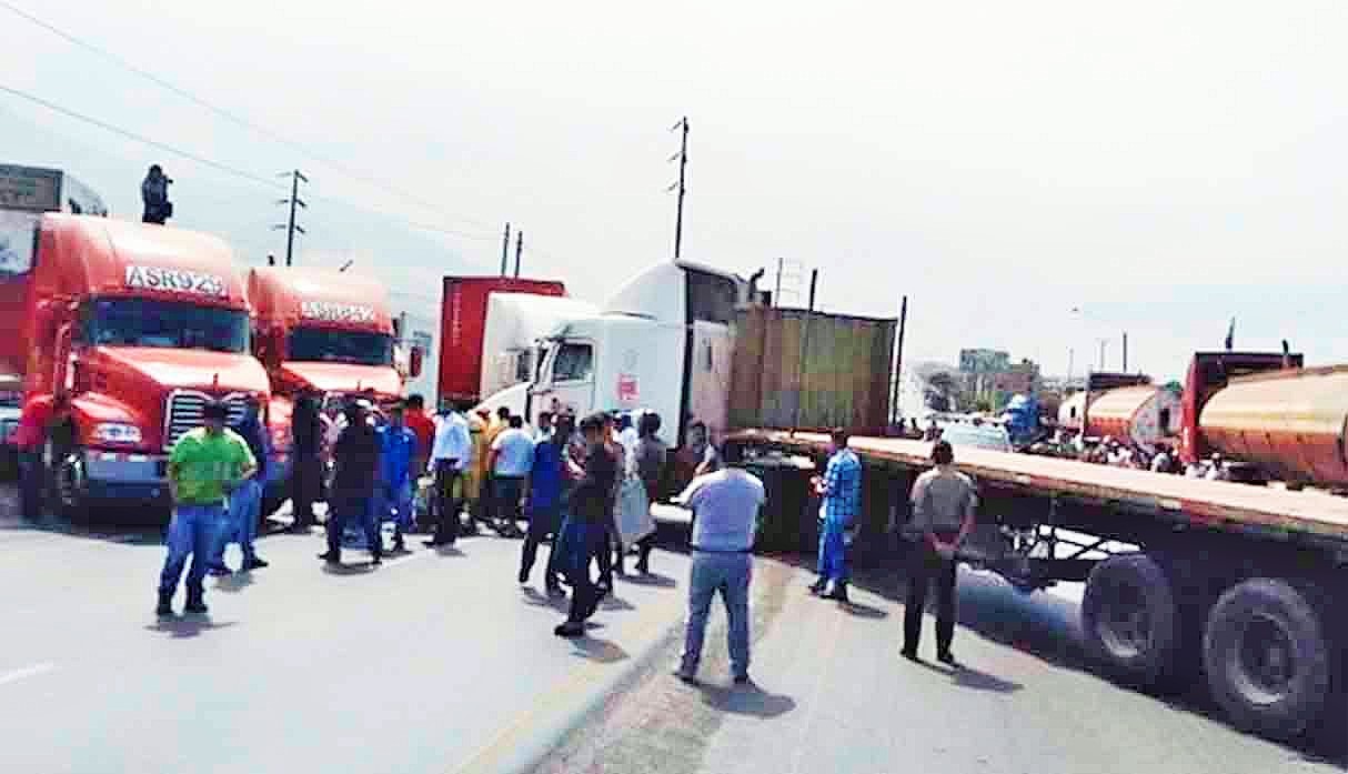 Por cuarto día consecutivo, siguen las carreteras bloqueadas en el país según reportes de Sutran y PNP