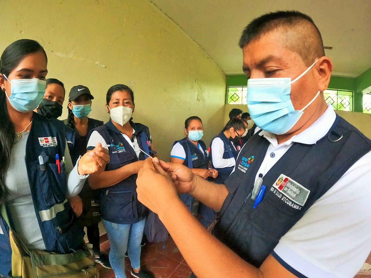 Brigadas del Minsa contra el #Dengue en Bagua, Amazonas, preparan sus equipos e insumos para realizar intervenciones en viviendas
