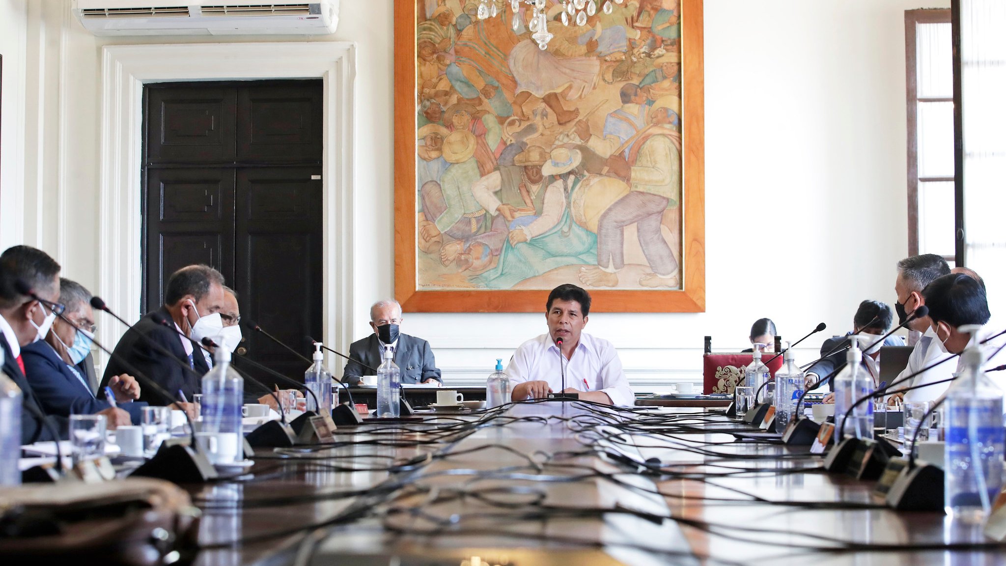 Presidente Castillo preside primera sesión de trabajo de gabinete Torres