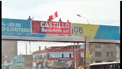 Aparecen carteles por todo Lima pidiendo la renuncia de presidente Castillo (video)