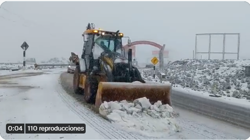 Caída de nevada moderada en el km 138 de Carretera central, zona de Ticlio (video)