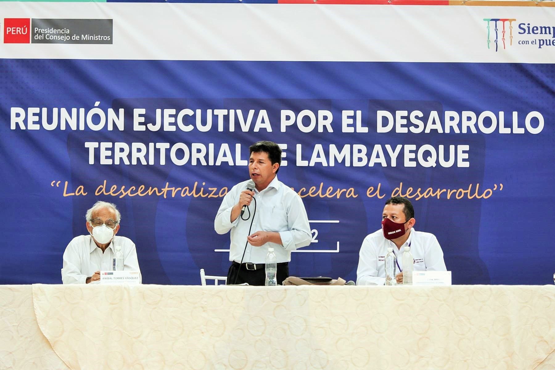 Presidente Castillo instó a los alcaldes y gobernadores de diversas regiones del país a trasparentar el uso de sus presupuestos