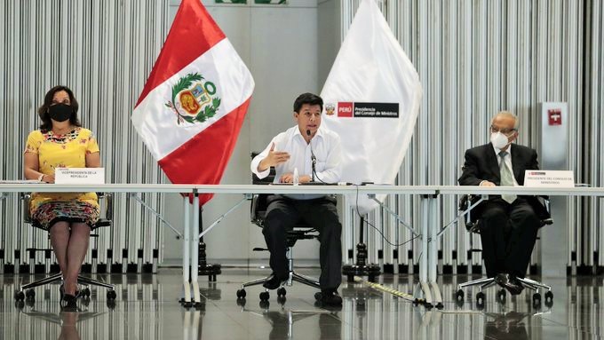 Premier Aníbal Torres exhorta a priorizar temas de seguridad ciudadana, educación y salud en reunión ejecutiva con gobernadores regionales