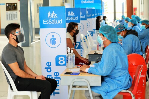 Transfieren más de S/ 10 millones a EsSalud para continuidad operativa de centros de vacunación Covid-19
