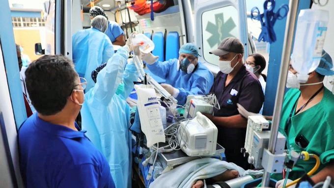 Hospital Almenara de EsSalud utiliza por primera vez “corazón artificial” para salvar la vida de paciente de 40 años