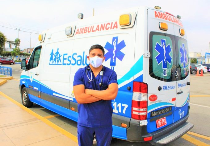 Médicos papás de EsSalud se convierten en héroes sin capa