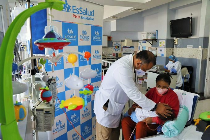 EsSalud: Médicos del Sabogal salvan a paciente con novedosa cirugía endoscópica nasal