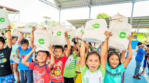Camisea entrega 2,500 paquetes escolares a estudiantes y docentes en el Bajo Urubamba