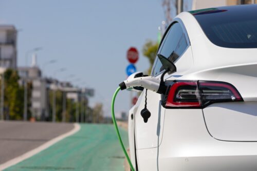 España acelera en la adopción del coche eléctrico pero aún queda camino por recorrer 🚙