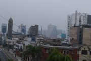 Un vórtice costero de niveles bajos se viene desarrollando frente a la costa sur de Lima desde las primeras horas de la mañana🌪️
