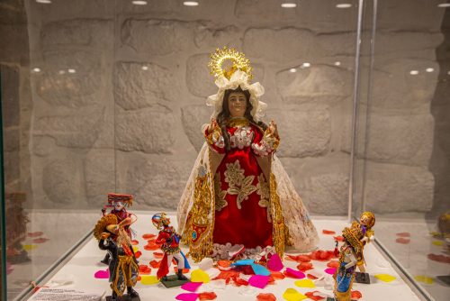 Presentan en Cusco exposición de arte popular “La Virgen María en la Devoción Popular del Perú” ✝️