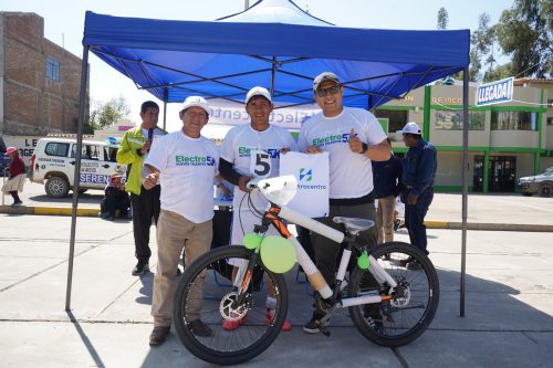 Premian con bicicletas a papás ganadores de carrera pedestre en San Juan de Iscos 🚴‍♂️