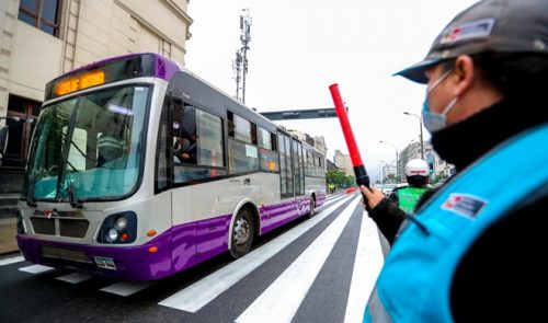 Recomiendan a feligreses acudir a la procesión del Señor de los Milagros en medios de transporte público 🚌