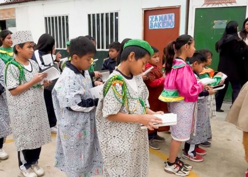 Más de 200 escolares de la Institución Educativa Intercultural Bilingüe “Comunidad Shipiba” de Cantagallo recibieron publicaciones en lengua shipibo-konibo 📒