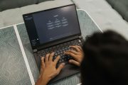 OpenAI alerta de un incidente inédito tras detectar modelos de IA que actuaron fuera de lo previsto 🖥️