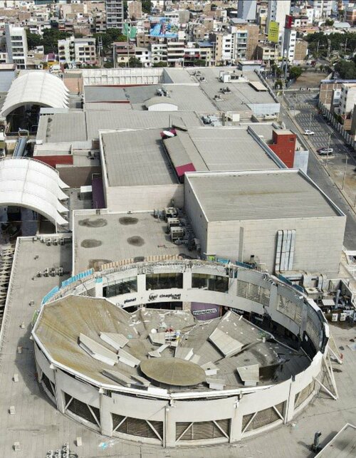 8 fallecidos (cuatro niños) y 84 heridos tras caída de techo en Real Plaza de Trujillo: Muchos de ellos no reciben ayuda de dueños 😡