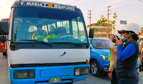 Envían al depósito a cúster informal con más de dos millones de soles en multas 🚐