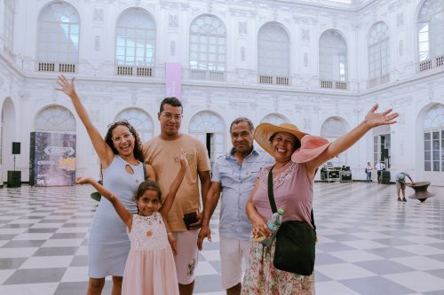 Yoga, taller de pintura, danza y más: Las actividades culturales que te sacarán de la rutina 👩‍🎨