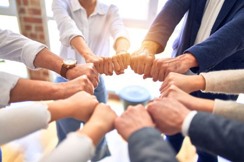 Día Internacional del Liderazgo: Herramientas prácticas que todo líder debe seguir para impactar en la gestión comercial de su empresa 🔍
