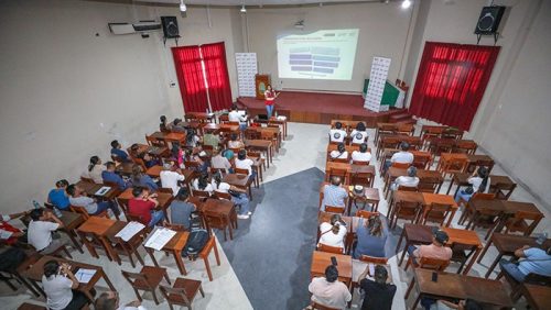 Entregan 14 títulos habilitantes a operadores de la pesca y la acuicultura para dinamizar el comercio de productos hidrobiológicos 🎣