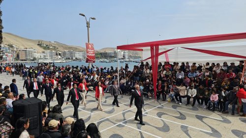 Ancón se vistió de gala para rendir homenaje a la patria con gran desfile cívico escolar a orillas del mar de Grau 🔍