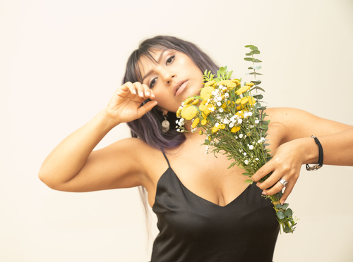 Killary presenta La raíz no se olvida, un concierto íntimo para volver al origen 🎙️