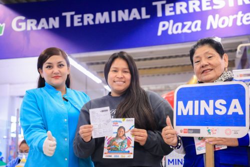 #LoVacunoLoProtejo ✅ En el marco de las Fiestas Patrias vacunan a viajeros en el terminal terrestre de Plaza Norte 💉