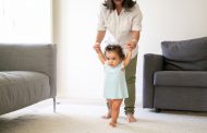 Los primeros pasos: Cuatro ejercicios para ayudar al bebé a caminar 👶