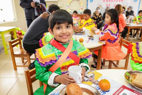 Inician entrega de “Desayuno en mi cole” a cerca de 17 mil escolares de Lima y Callao en su regreso de vacaciones  ☕