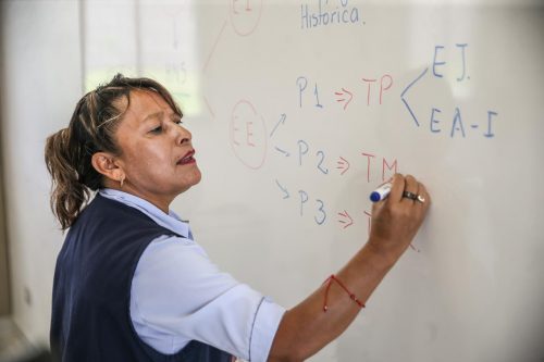 Otorgan bonificación vitalicia a educadores por su aporte al desarrollo del país 💷