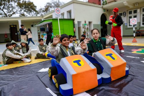 Niños aprenden “al volante” las normas de tránsito 🚙