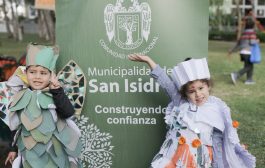 Celebran Halloween con la naturaleza: Niños desfilan con disfraces hechos de material reciclado 🎃