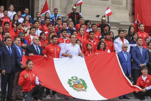 Entregan la bandera del Perú a los deportistas abanderados de los XX Juegos Deportivos Bolivarianos Ayacucho-Lima 2025 🏃