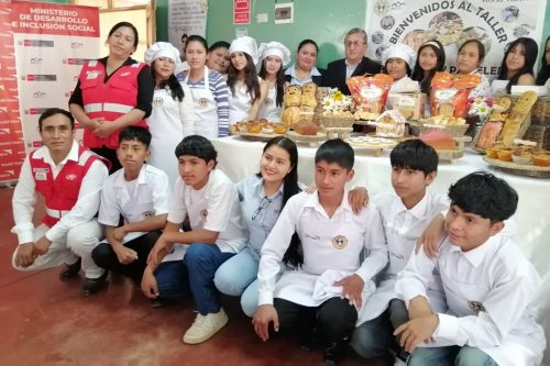 Navidad con sabor a emprendimiento: Pobladores de Amarilis aprenden a elaborar panetones 👩‍🍳