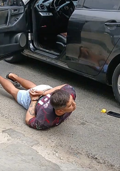 Cae ladrón que desde ventana de auto arrebataba celulares a transeúntes 👮‍♀️