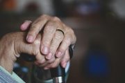 La IA analiza voz y movimiento para detectar el Parkinson antes de los síntomas visibles 🩺