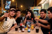 Alertan sobre peligroso reto viral que mezcla medicamentos antigripales con alcohol 📢
