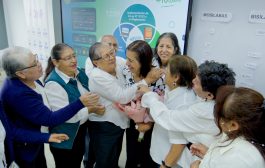 Nunca es tarde para aprender: adultos mayores homenajearon a la maestra que transformo sus vidas👏