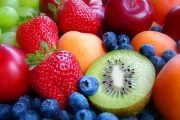 #SabíasQue 🍎 comer frutas enteras es mejor que en jugo?
