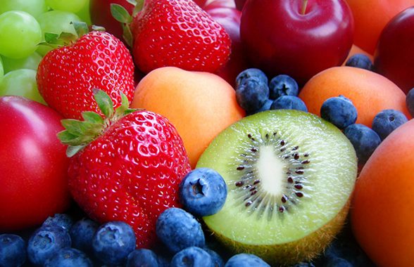 #SabíasQue 🍎 comer frutas enteras es mejor que en jugo?