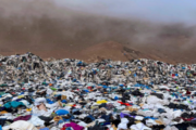 El vertedero textil en Atacama exige un cambio urgente en la industria global de la moda 👗