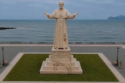 El Callao contará próximamente con una escultura monumental de 14 metros de altura dedicada al papa León XIV 👀