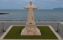 El Callao contará próximamente con una escultura monumental de 14 metros de altura dedicada al papa León XIV 👀