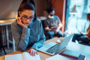 ¿Segunda carrera o especialización? 5 preguntas clave antes de decidir tu próximo paso profesional 👀