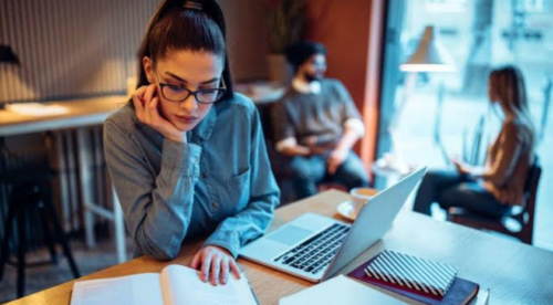 ¿Segunda carrera o especialización? 5 preguntas clave antes de decidir tu próximo paso profesional 👀