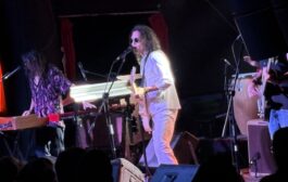 Exitoso concierto del grupo AMEN que cruzó generaciones: clásicos y canciones “caletas” en una sola noche 🎸