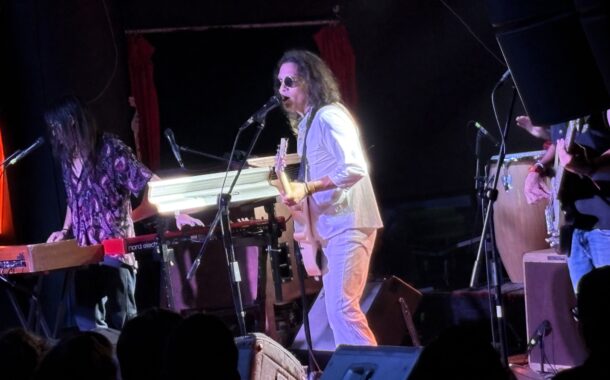 Exitoso concierto del grupo AMEN que cruzó generaciones: clásicos y canciones “caletas” en una sola noche 🎸