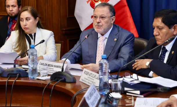 Comisión de Constitución del Senado aprobó el dictamen que delega facultades legislativas al Poder Ejecutivo 🔍