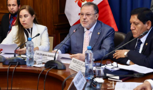 Comisión de Constitución del Senado aprobó el dictamen que delega facultades legislativas al Poder Ejecutivo 🔍